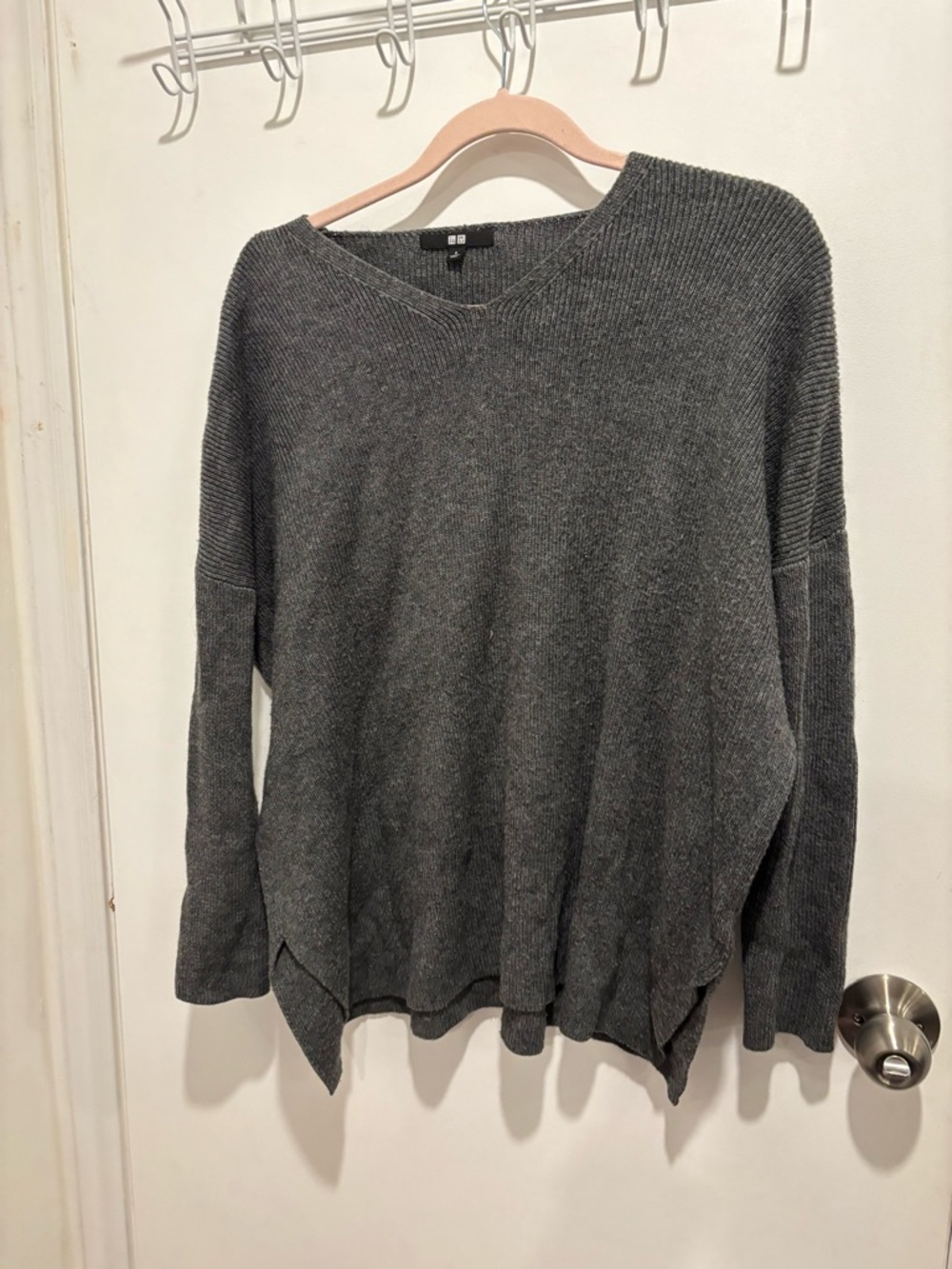 Uniqlo Gray V-Neck Knit Sweater - Picture 5 of 6